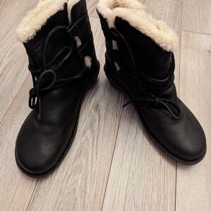 Born Women's leather boots